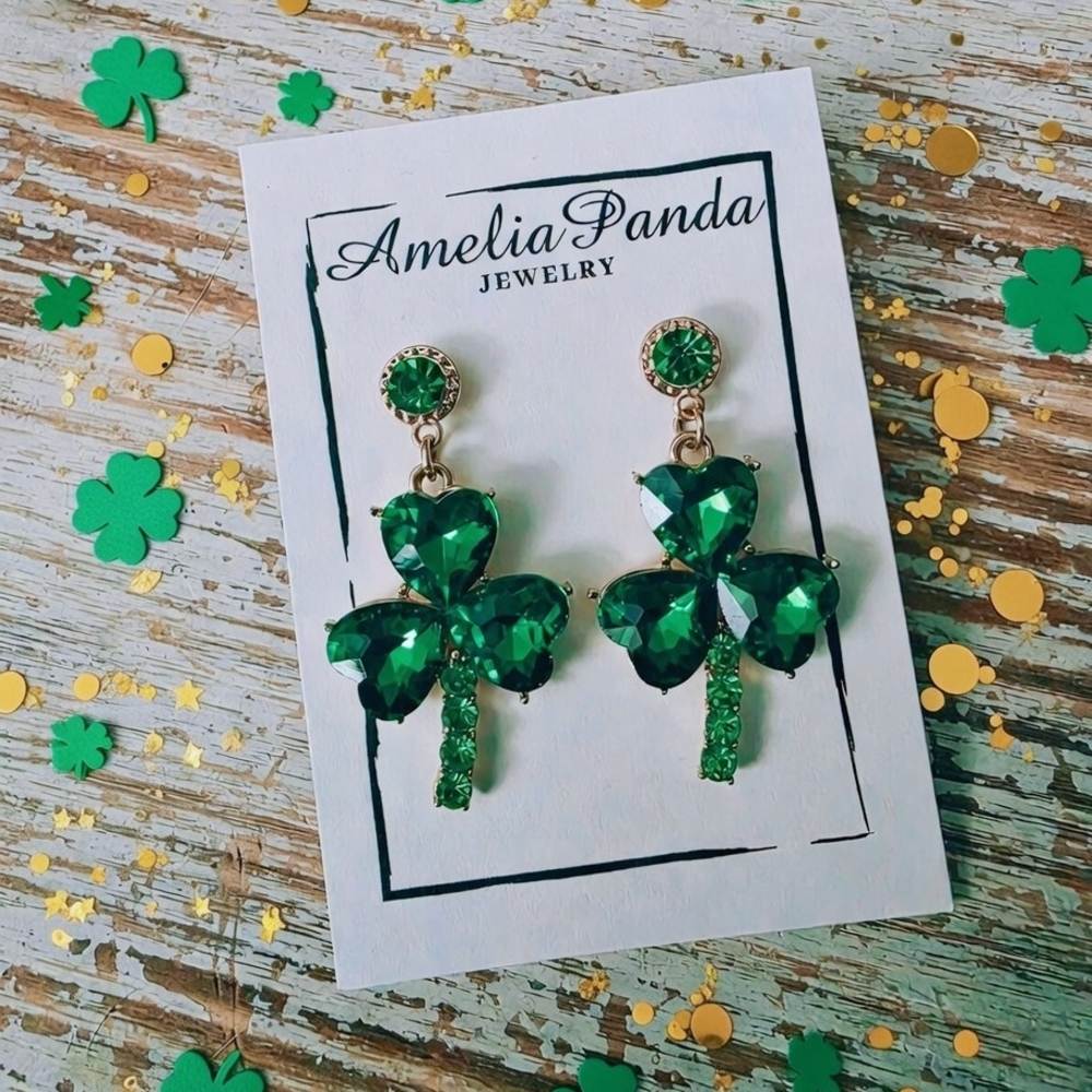 ☘️Clover Earrings by AmeliaPanda💚